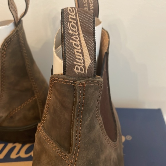 Blundstone Brown Chelsea Boots - Picture 3 of 10